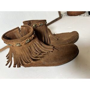Minnetonka Hello Kitty Ankle Boot Moccasins Fringe Genuine Suede Brown Sz 7